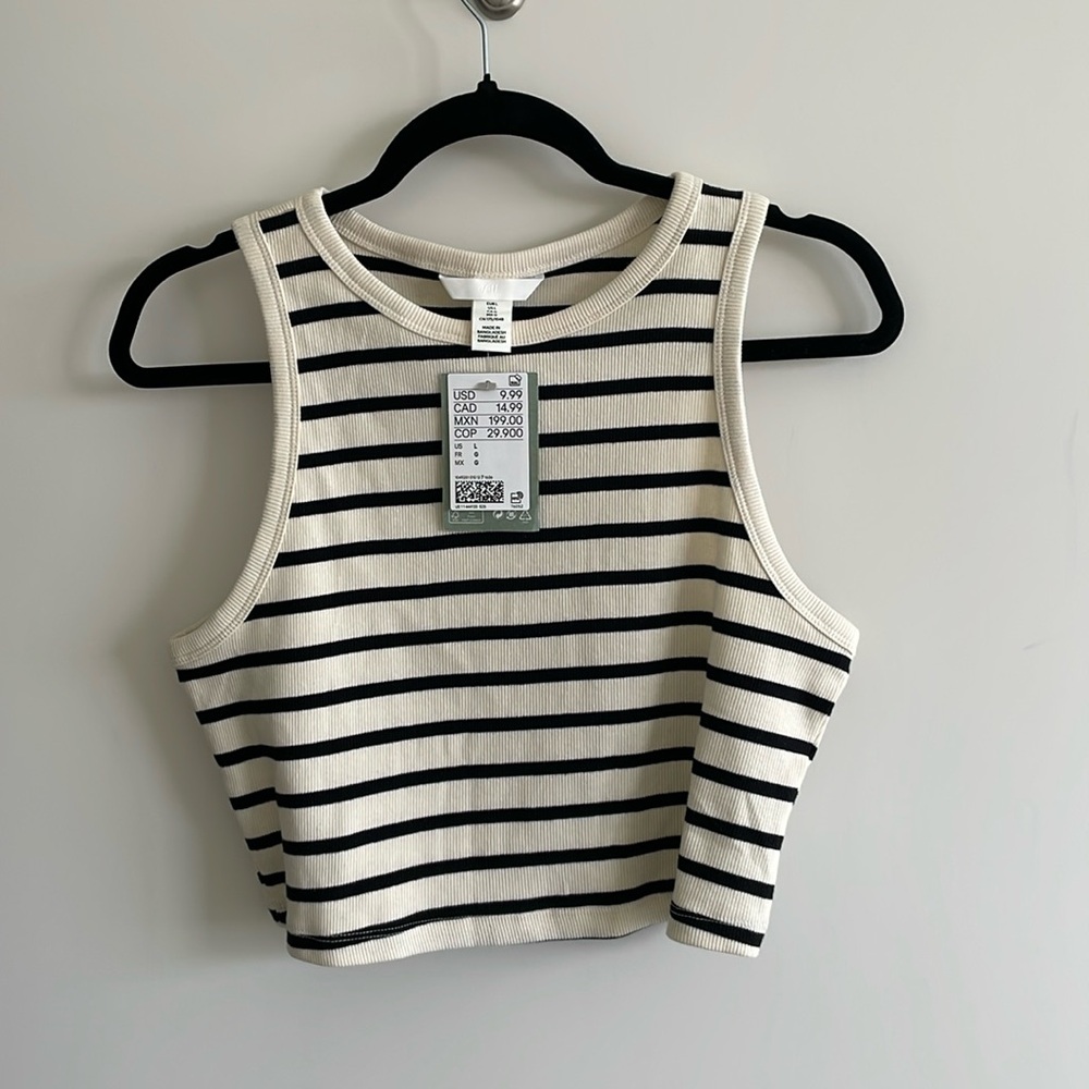 H&M cropped tank top, size large color cream and black. Never worn tags on